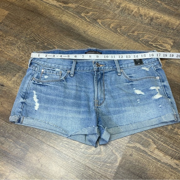 NEW Abercrombie & Fitch Low Rise Denim Jean Cuffed Shorts Womens 29 Distressed - Picture 2 of 7